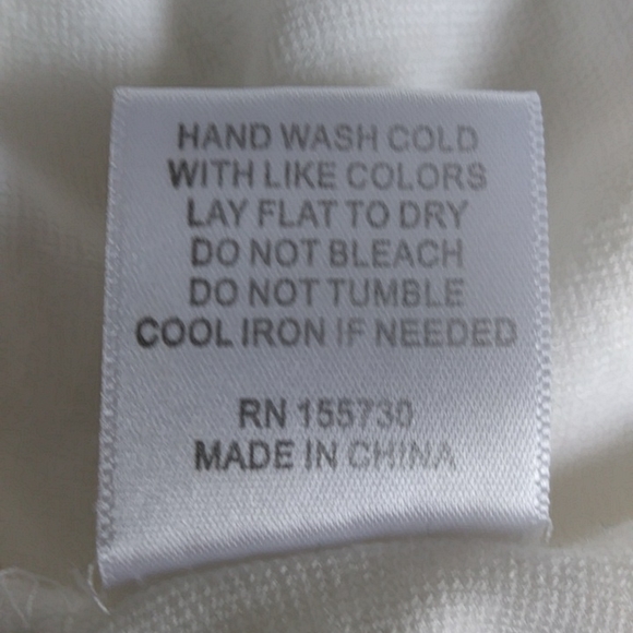 Rose + Olive Pleated Short Sleeve Top M White Pattern - Picture 9 of 16